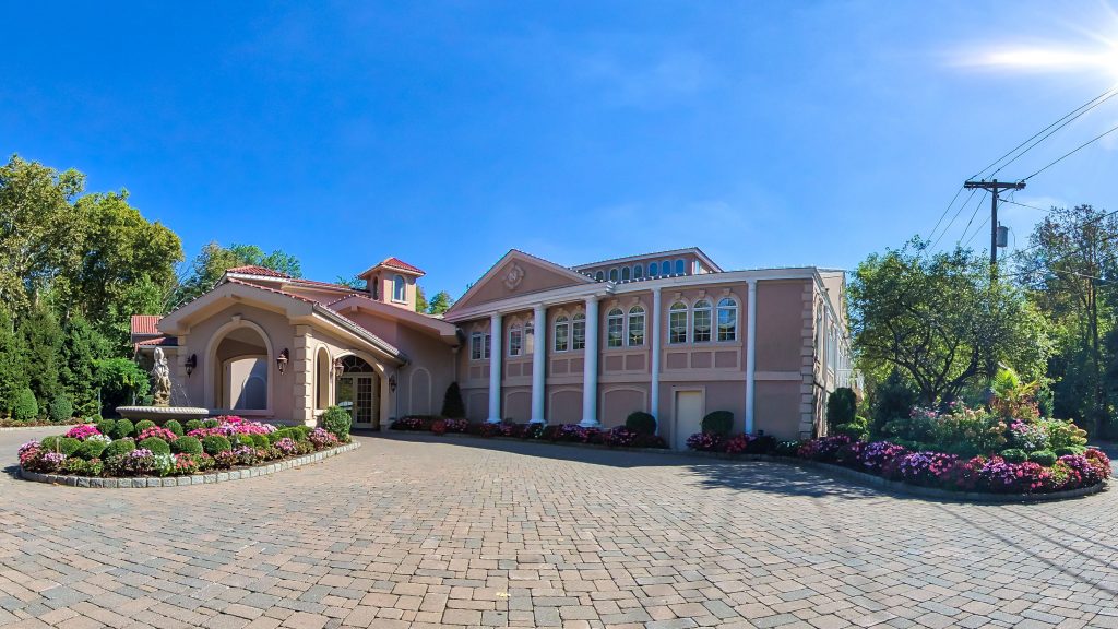 Nanina's in the park Belleville, NJ beautiful grounds. Image by 360sitevisit