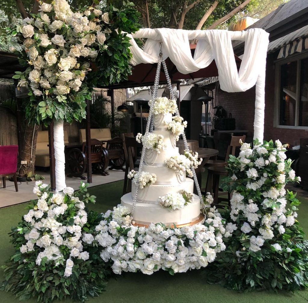 Beautiful wedding cake set up