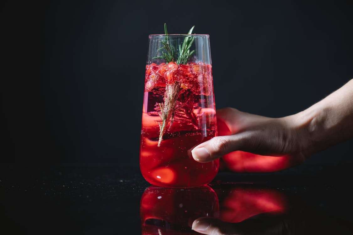 Mulled Pomegranate Cocktail for your winter wedding