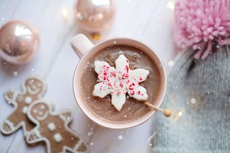 Boozed hot chocolate for your winter wedding