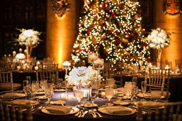 christmas-wedding-centerpieces-classic-christmas-wedding-wedding-reception-photography