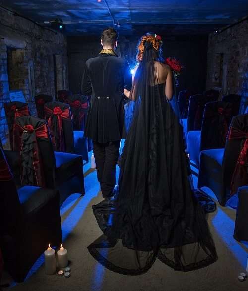 Dark-Elegance-Wedding