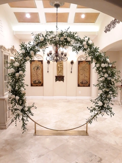 Round Arch with Greenery Almost all the way around