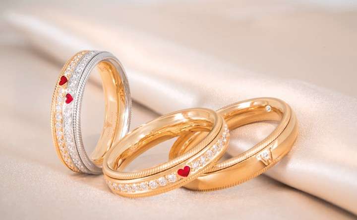 Seventeen tons of gold are made into wedding rings each year in the United States. 