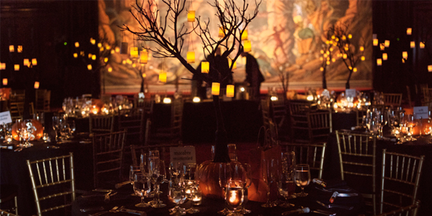 halloween-dark-wedding-tables