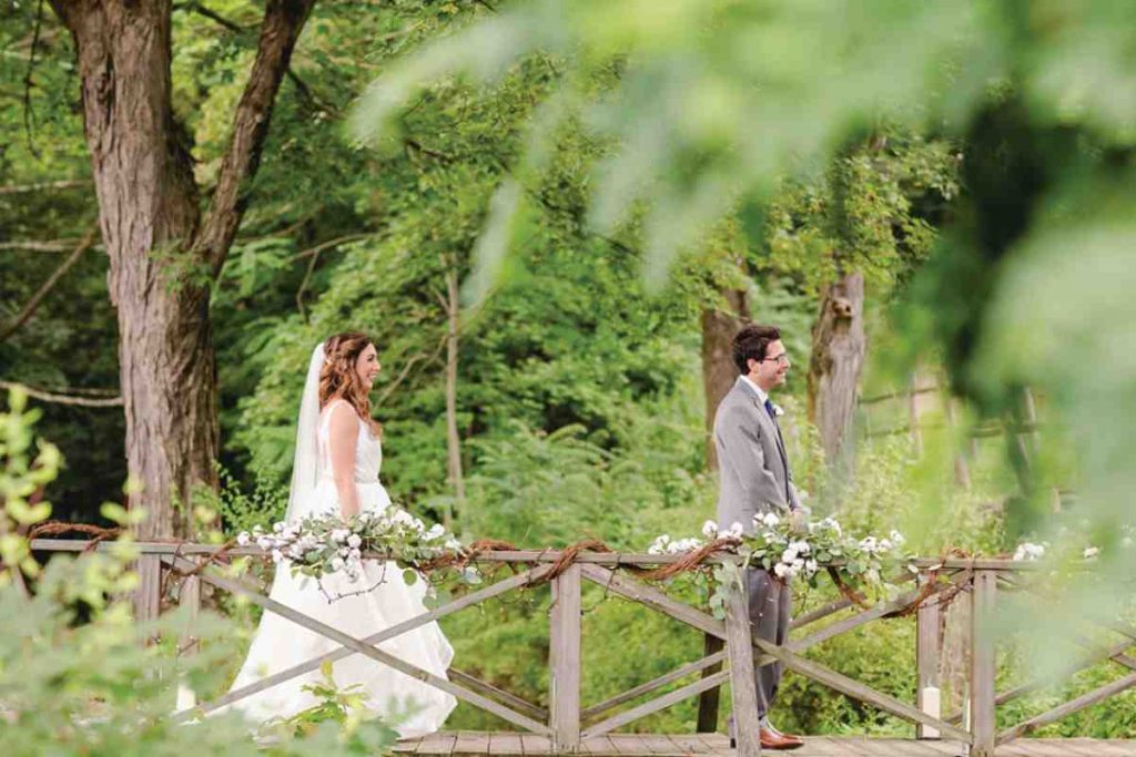 Rustic_Wedding_First_Glance
