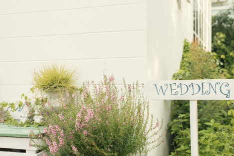 DIY garden wedding sign